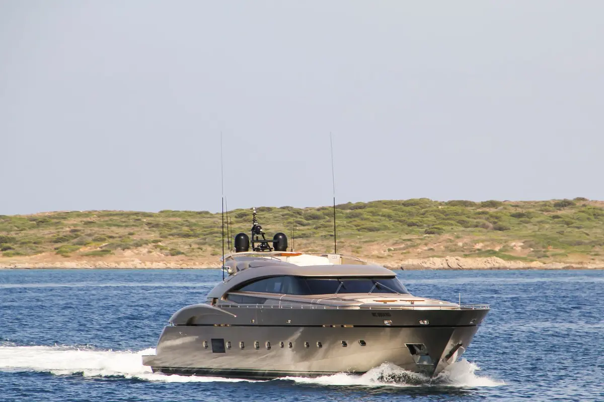 AB Yachts 116, кормовая палуба — Cannes Yachst hire, Канны. AB Yachts 116 — 36m