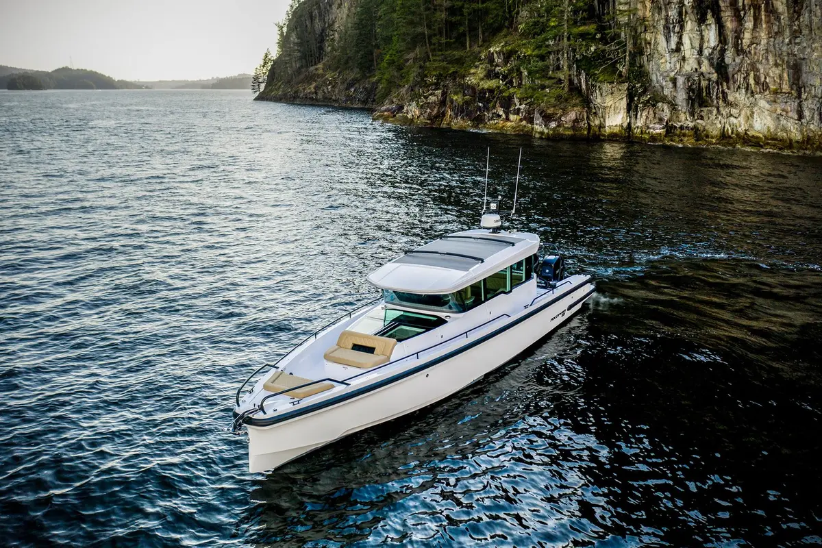 Axopar 37, салон — Cannes Yachst hire, Канны. Axopar 37 — 11.5m
