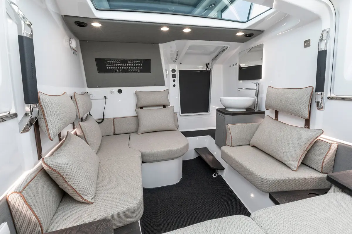Axopar 37, флайбридж — Cannes Yachst hire, Канны. Axopar 37 — 11.5m