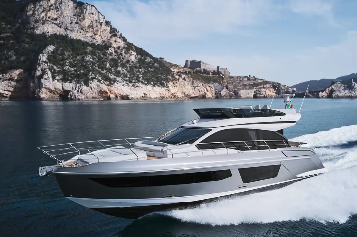 Azimut 53, exterior — Cannes Yachst hire, Cannes. Azimut 53 — 17m