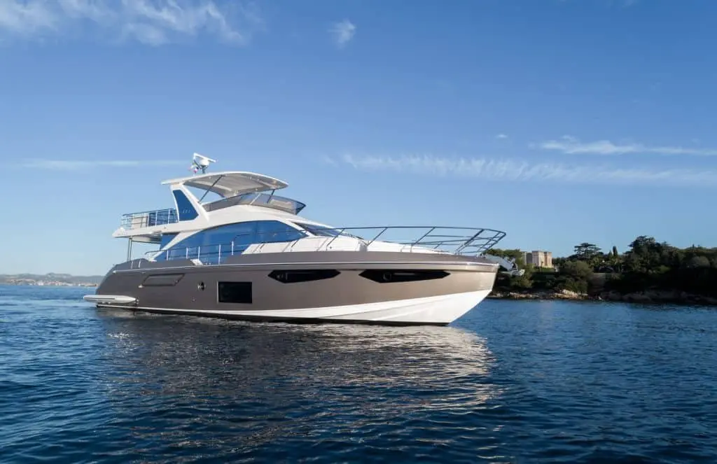 Azimut 60 Fly, главная палуба — Cannes Yachst hire, Канны. Azimut 60 Fly — 20m