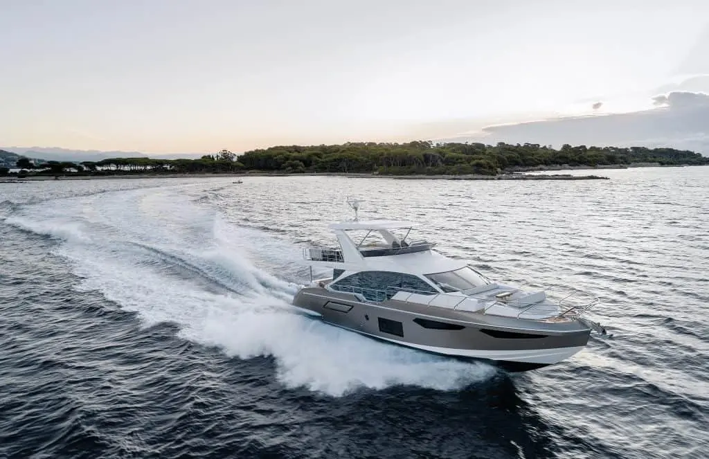 Azimut 60 Fly, салон — Cannes Yachst hire, Канны. Azimut 60 Fly — 20m