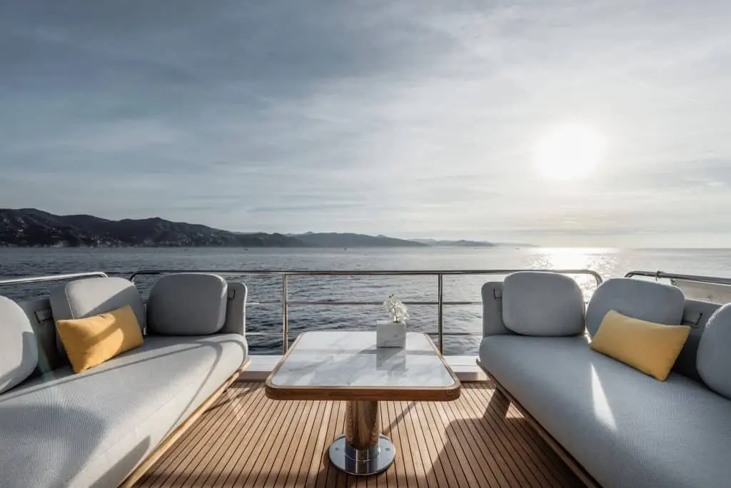 Azimut 60 Fly, флайбридж — Cannes Yachst hire, Канны. Azimut 60 Fly — 20m