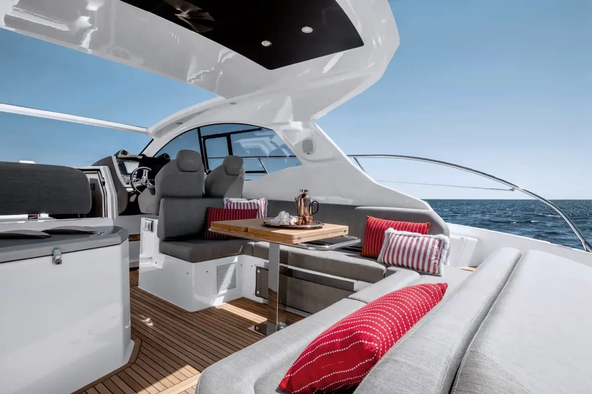 Azimut 45, main deck — Cannes Yachst hire, Cannes. Azimut 45 — 13.7m