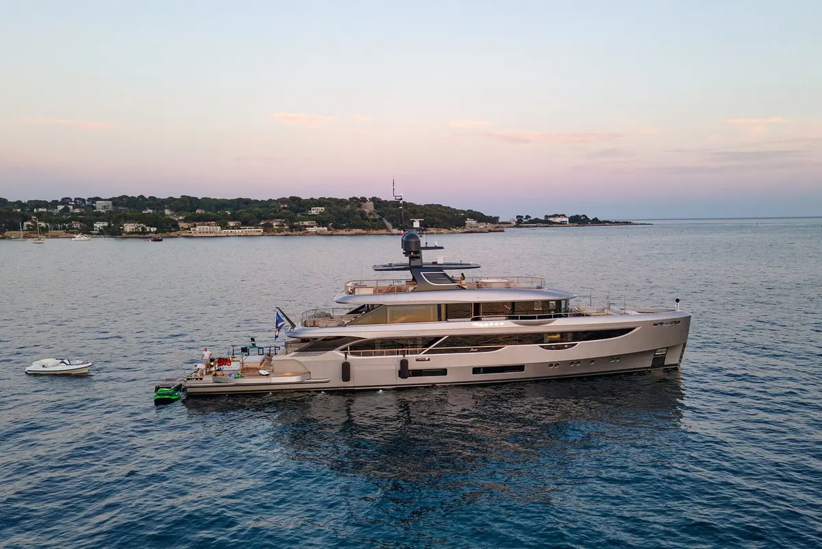 Benetti 28m, exterior — Cannes Yachst hire, Cannes. Benetti 28m — 28m