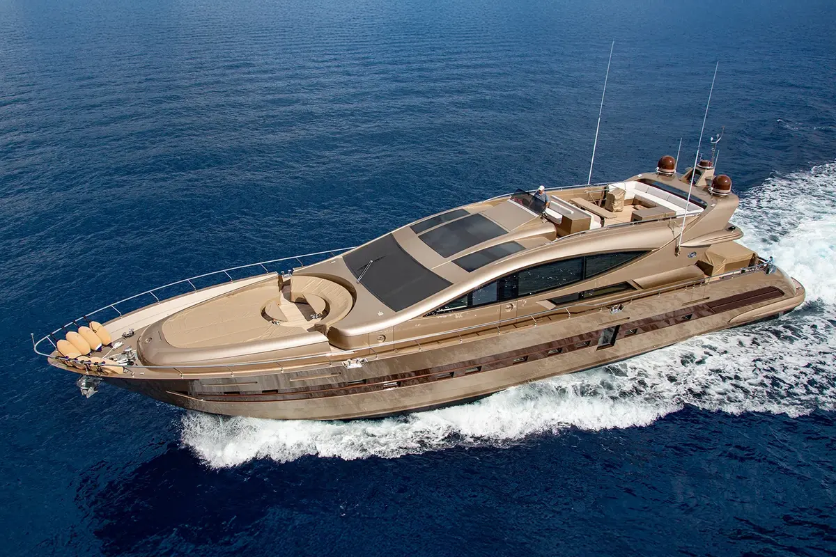 Cerri 102’ Flying Sport, exterior — Cannes Yachst hire, Cannes. Cerri 102’ Flying Sport — 31m