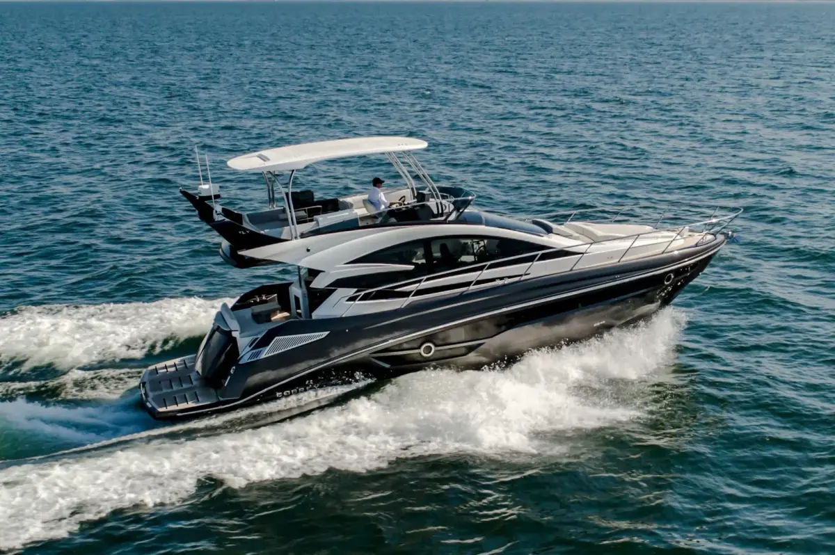 Cobrey 50 FLY, exterior — Cannes Yachst hire, Cannes. Cobrey 50 FLY — 16m