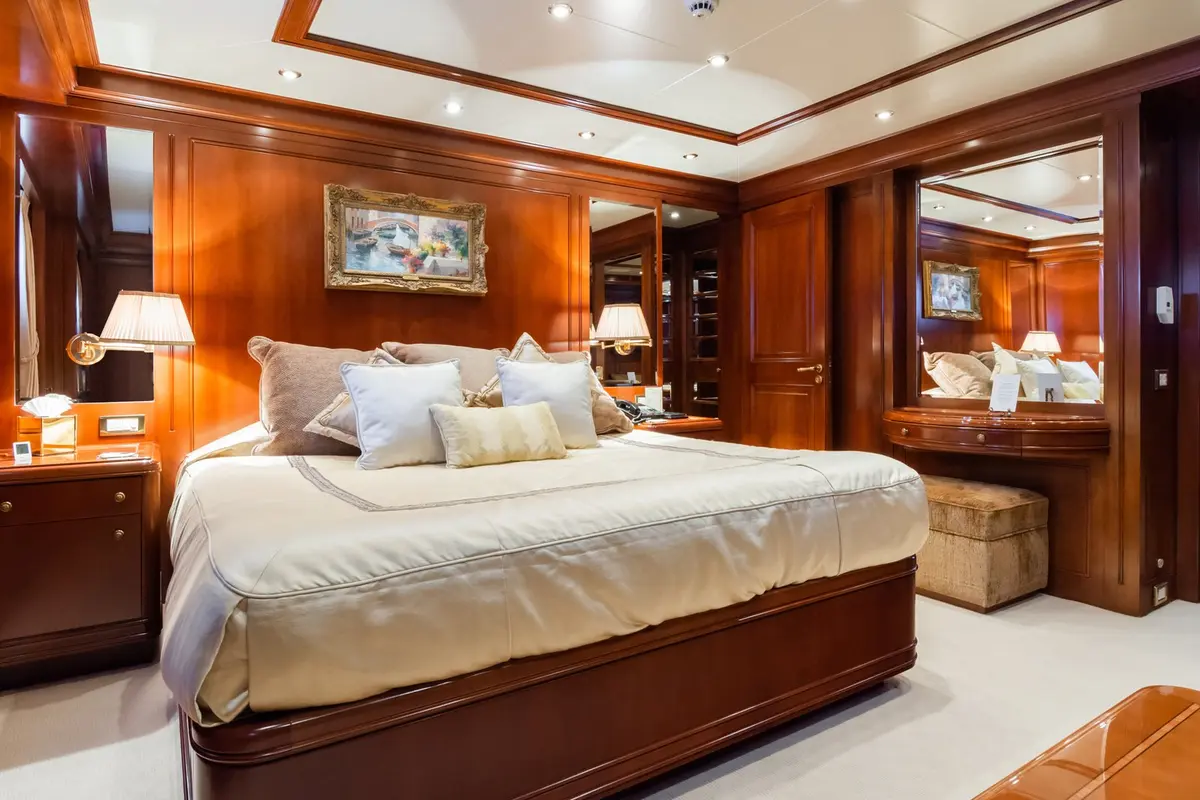 Apogee, salon — Cannes Yachst hire, Cannes. Apogee — 62.5m