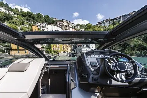 Cranchi M44 HT, salon — Cannes Yachst hire, Cannes. Cranchi M44 HT — 14m