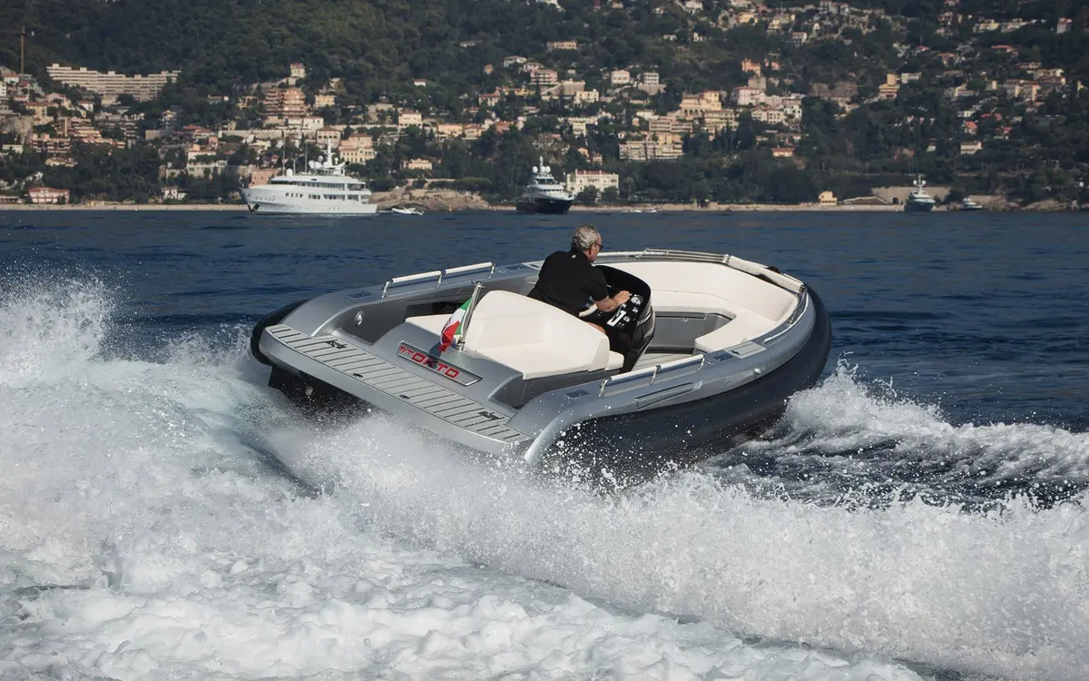 Dariel 7.5m, главная палуба — Cannes Yachst hire, Канны. Dariel 7.5m — 7.5m