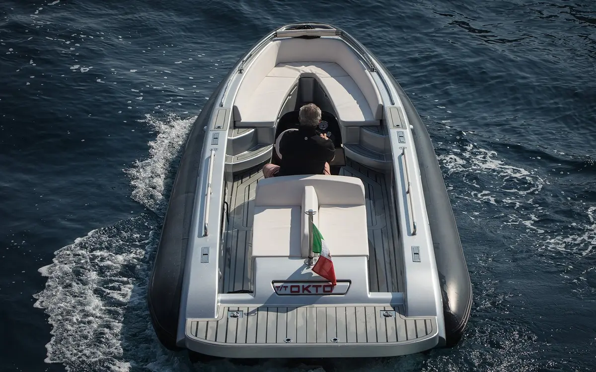 Dariel 7.5m, главная каюта — Cannes Yachst hire, Канны. Dariel 7.5m — 7.5m