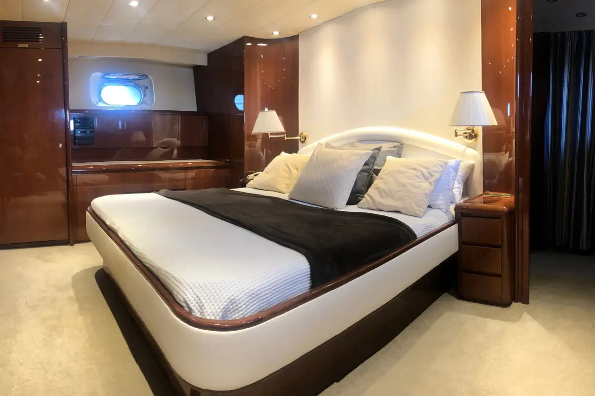 Falcon 80S, master cabin — Cannes Yachst hire, Cannes. Falcon 80S — 24m