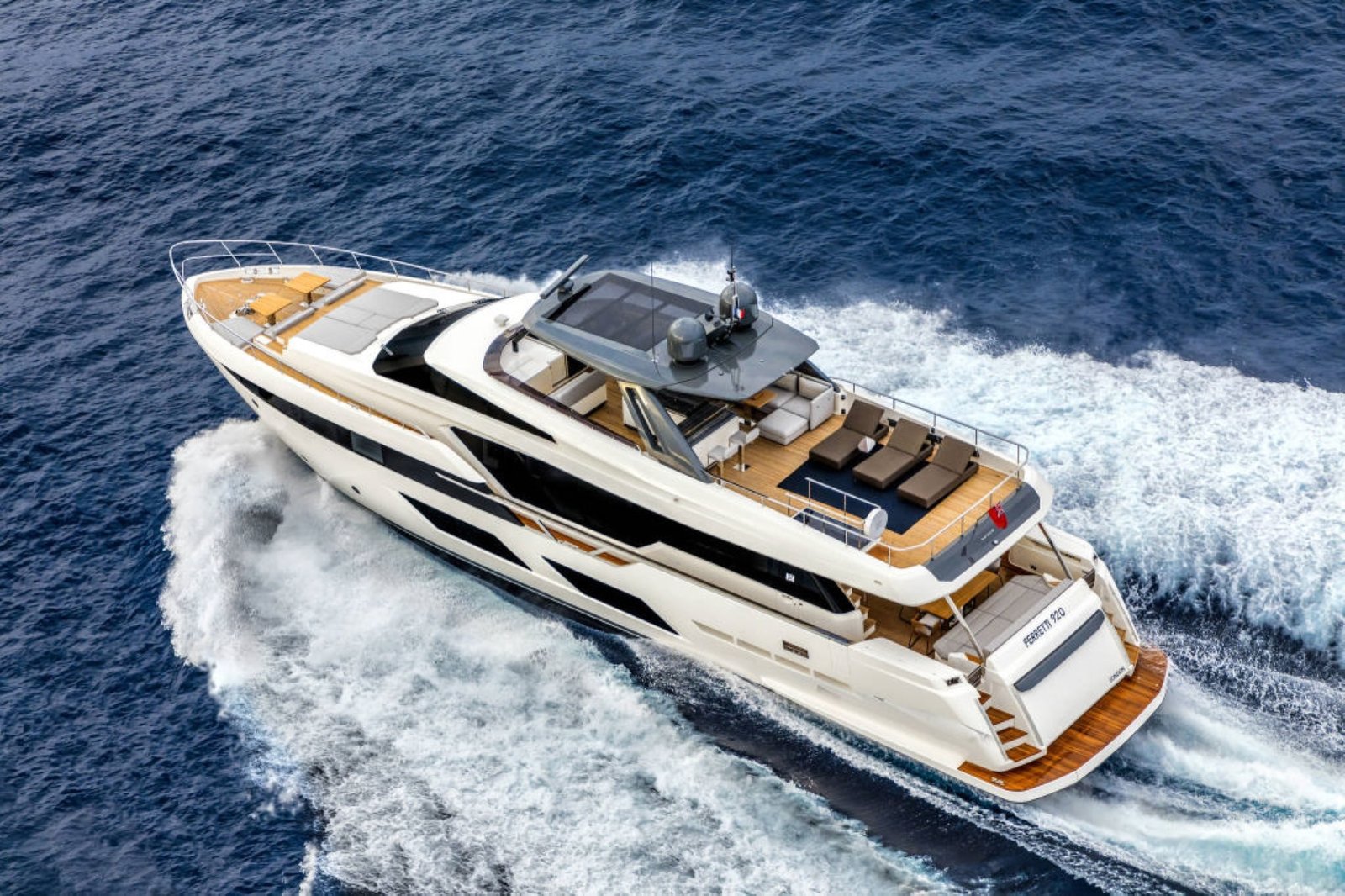 Ferretti 920