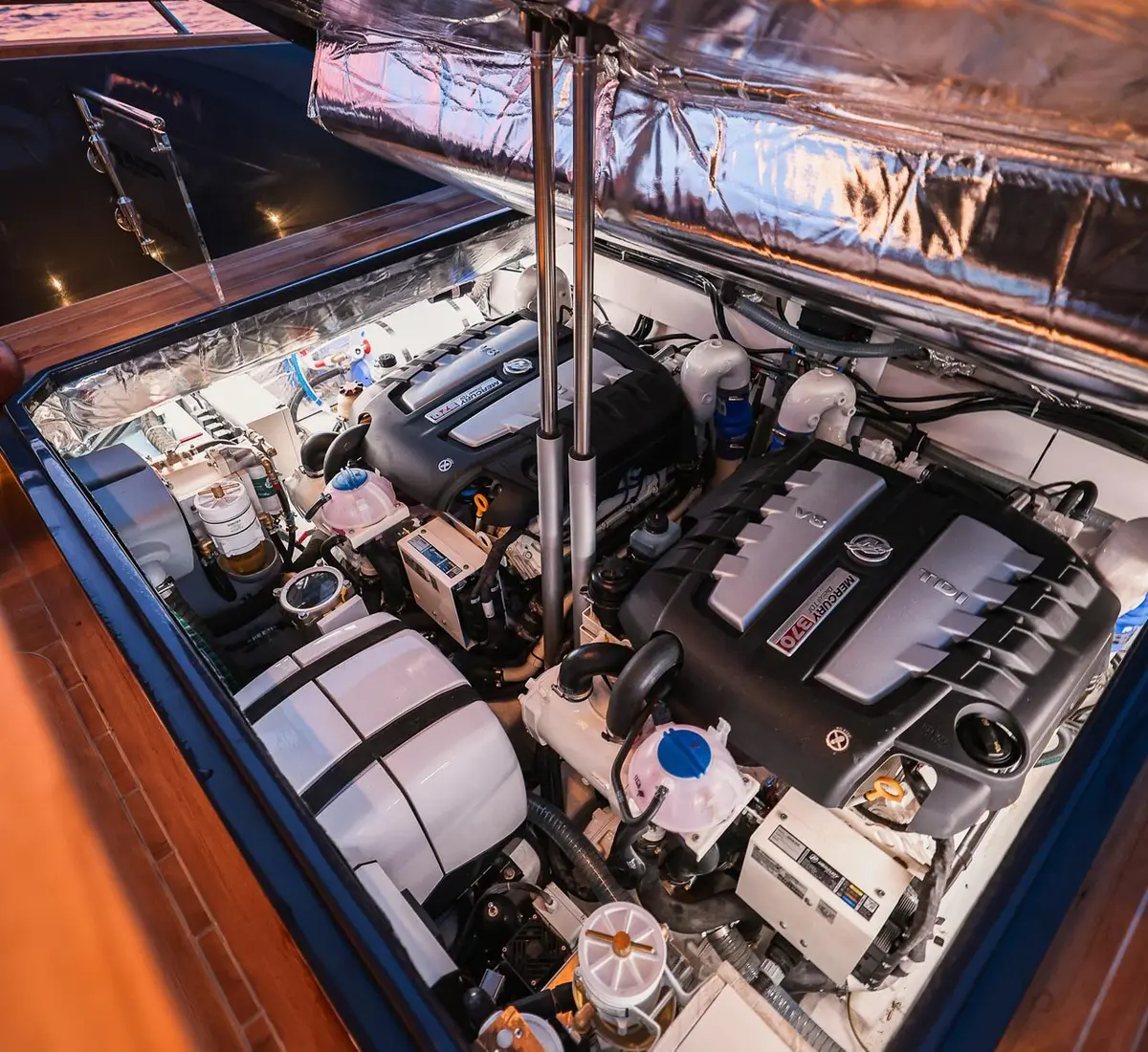 Forza 37, flybridge — Cannes Yachst hire, Cannes. Forza 37 — 20m