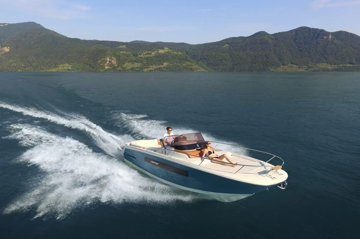 Invictus 280, exterior — Cannes Yachst hire, Cannes. Invictus 280 — 9m