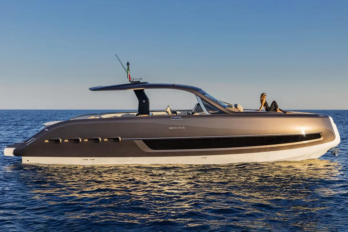 Invictus 460, exterior — Cannes Yachst hire, Cannes. Invictus 460 — 14.4m
