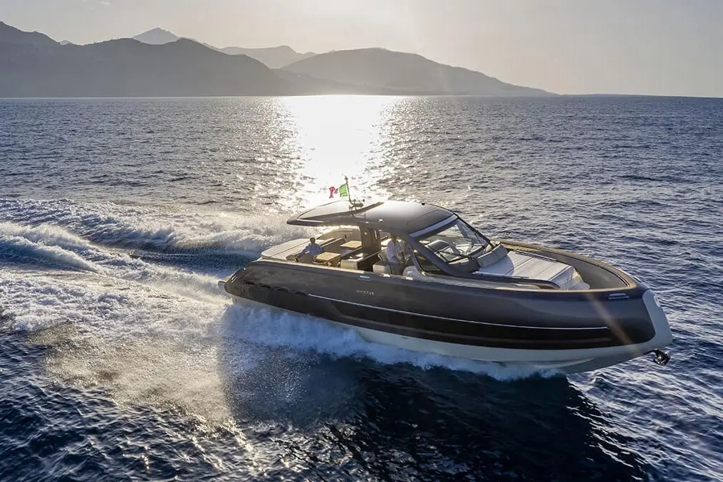 Invictus 460, aft deck — Cannes Yachst hire, Cannes. Invictus 460 — 14.4m