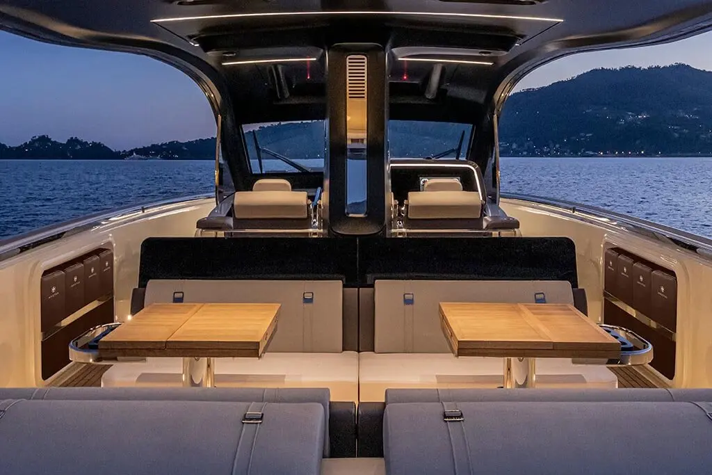 Invictus 460, master cabin — Cannes Yachst hire, Cannes. Invictus 460 — 14.4m