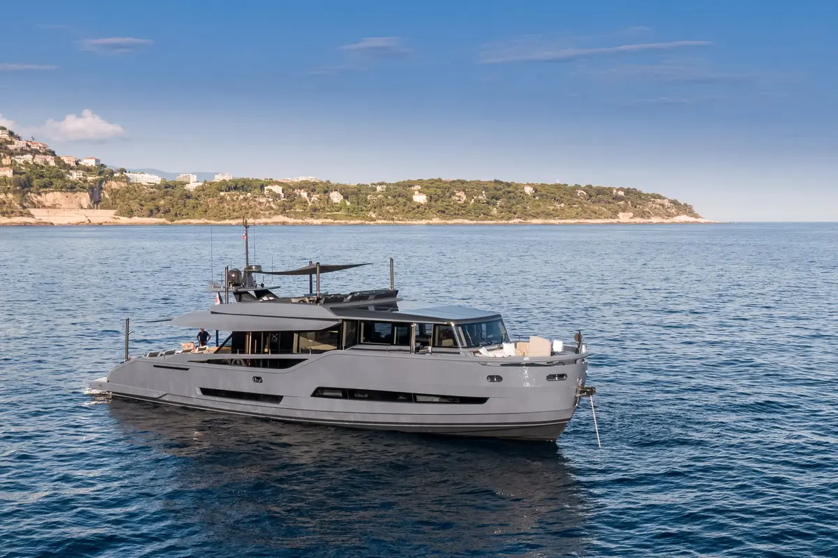 Extra 86, exterior — Cannes Yachst hire, Cannes. Extra 86 — 26m