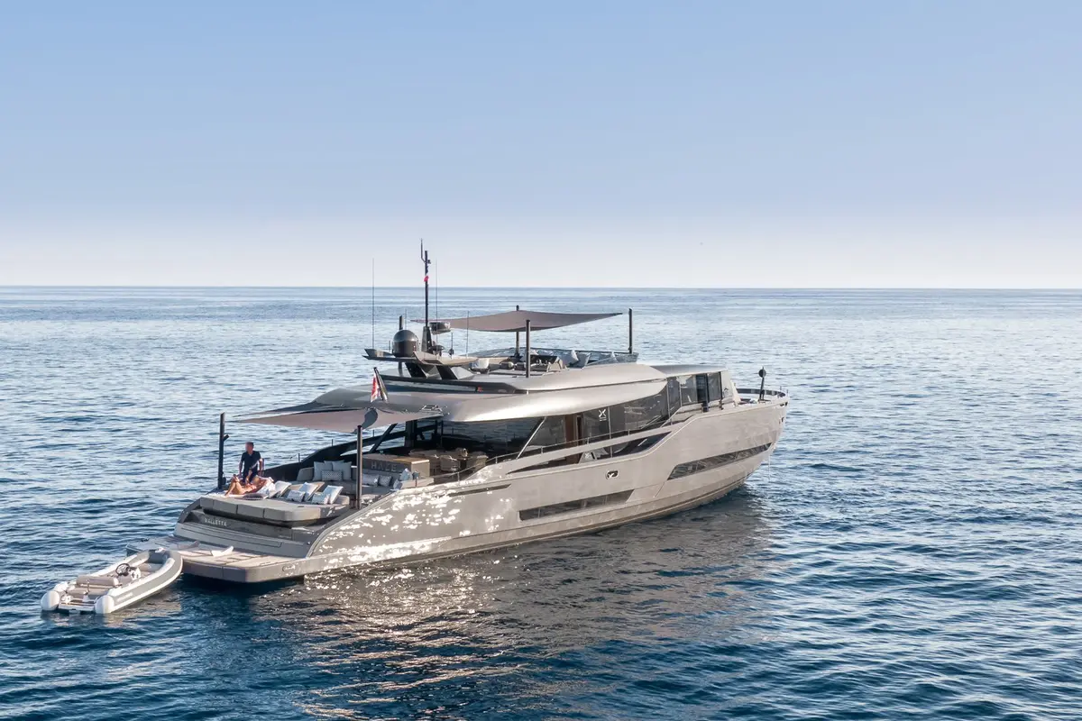 Extra 86, aft deck — Cannes Yachst hire, Cannes. Extra 86 — 26m