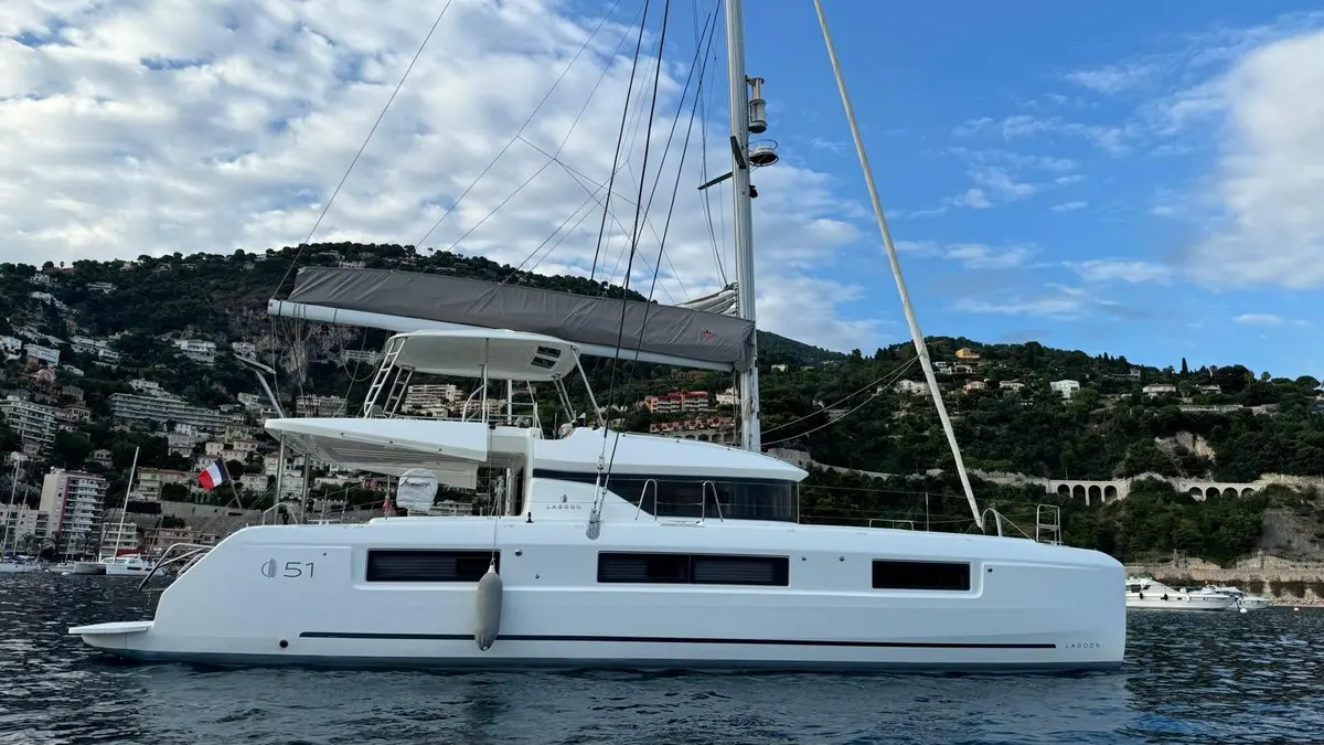 Lagoon 5.1, внешний вид — Cannes Yachst hire, Канны. Lagoon 5.1 — 14m