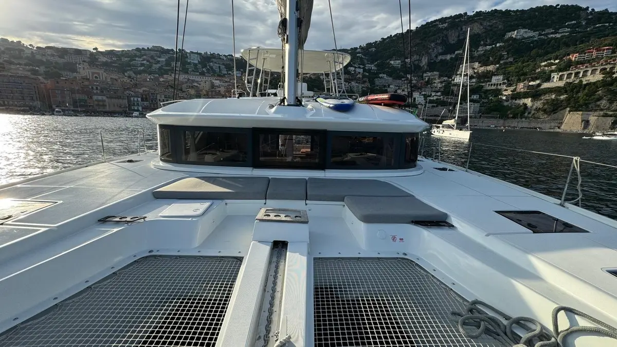 Lagoon 5.1, главная палуба — Cannes Yachst hire, Канны. Lagoon 5.1 — 14m