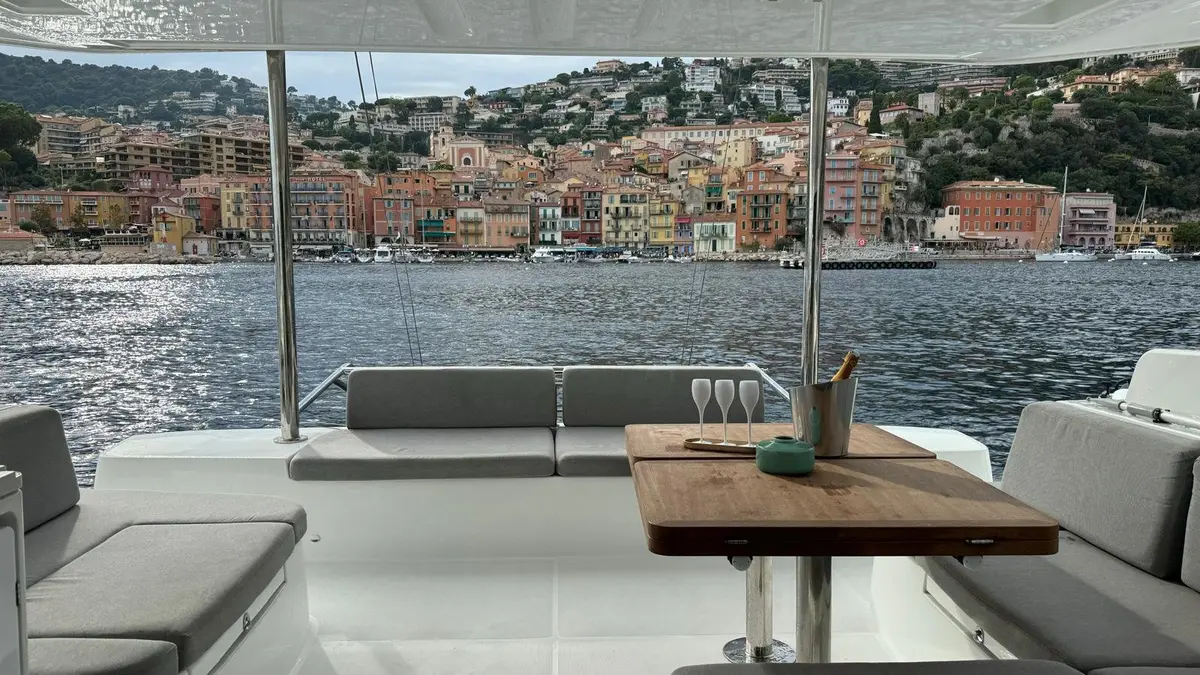 Lagoon 5.1, салон — Cannes Yachst hire, Канны. Lagoon 5.1 — 14m