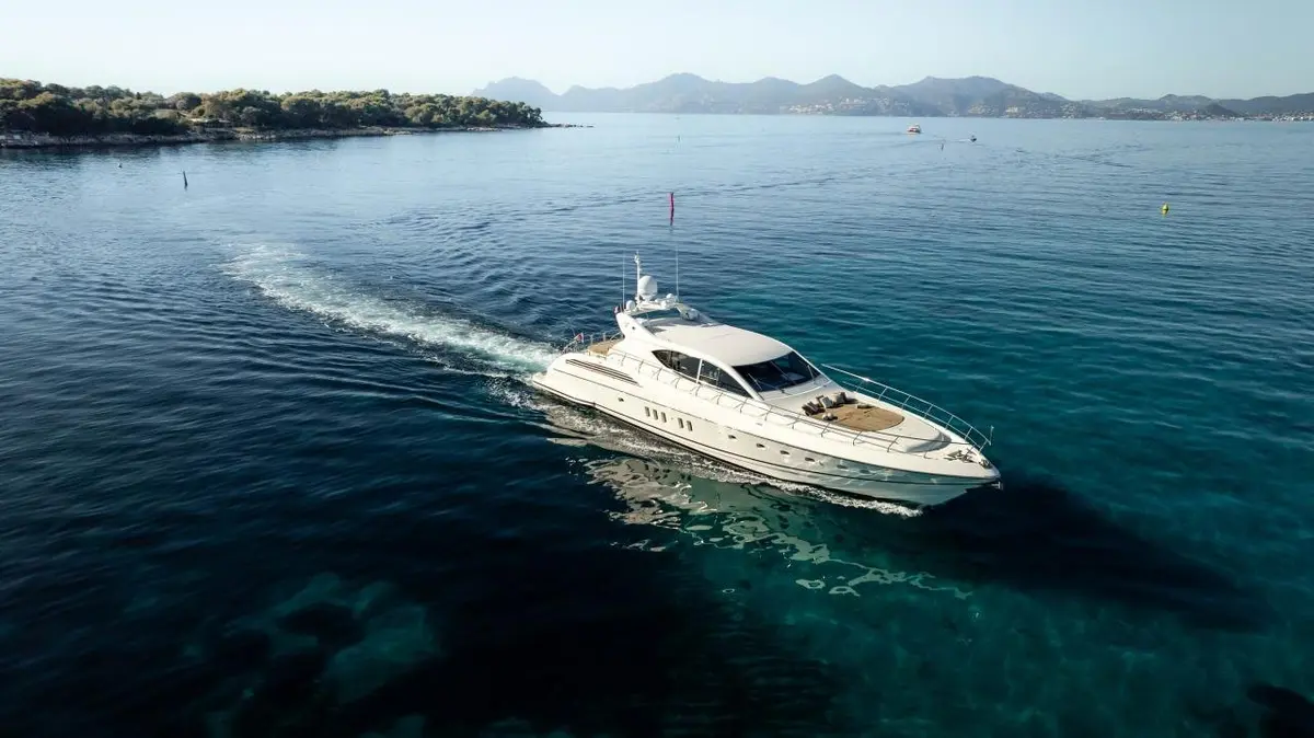 Leopard 24, кормовая палуба — Cannes Yachst hire, Канны. Leopard 24 — 24m