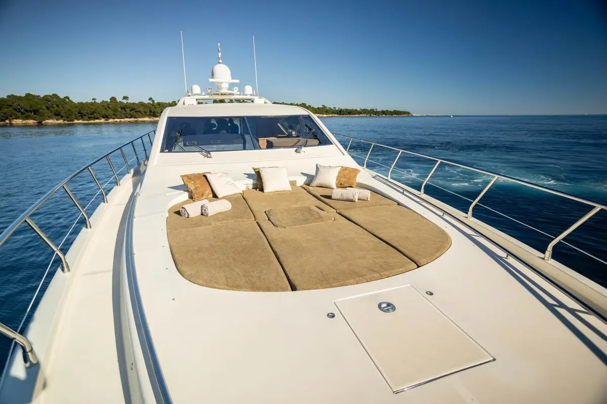 Leopard 24, салон — Cannes Yachst hire, Канны. Leopard 24 — 24m