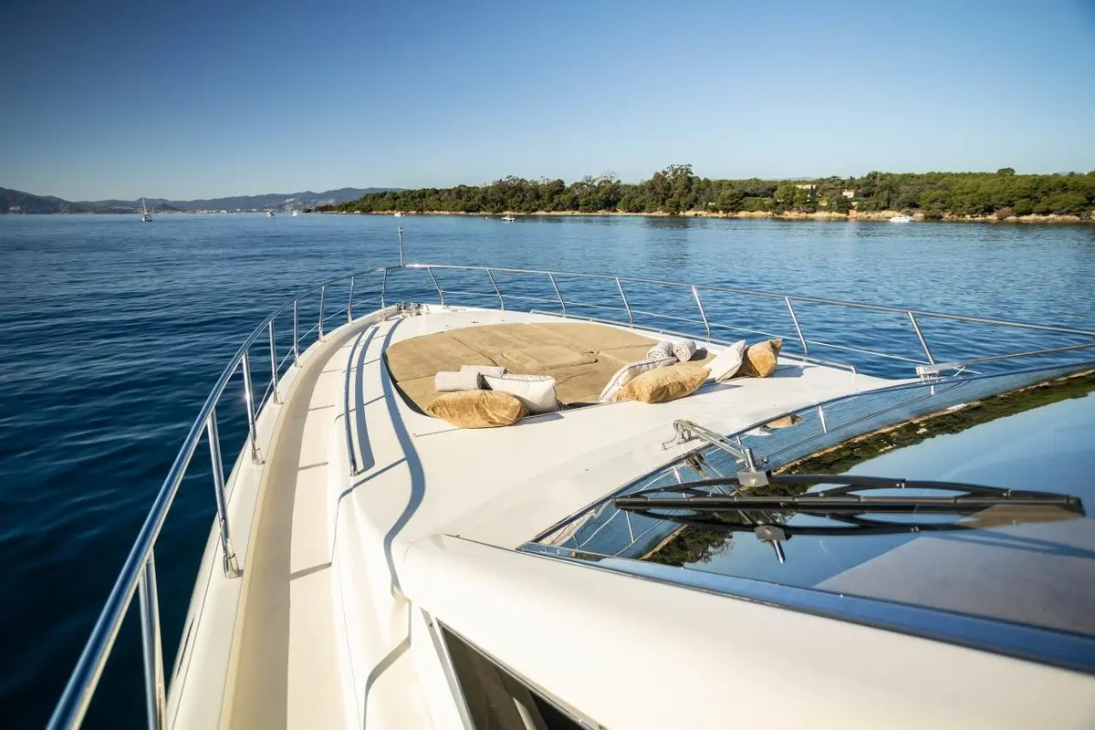 Leopard 24, главная каюта — Cannes Yachst hire, Канны. Leopard 24 — 24m