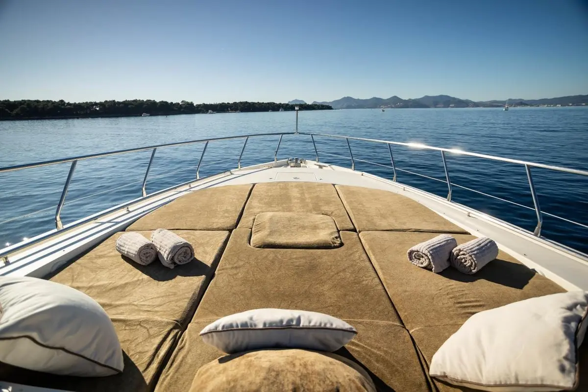 Leopard 24, флайбридж — Cannes Yachst hire, Канны. Leopard 24 — 24m