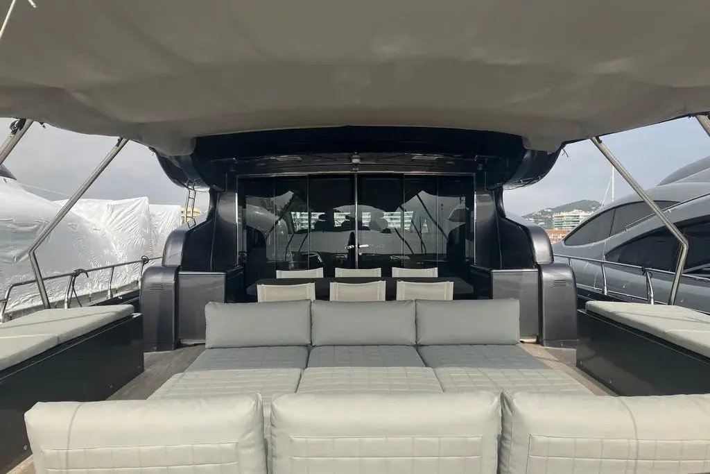 Leopard 31, салон — Cannes Yachst hire, Канны. Leopard 31 — 31m