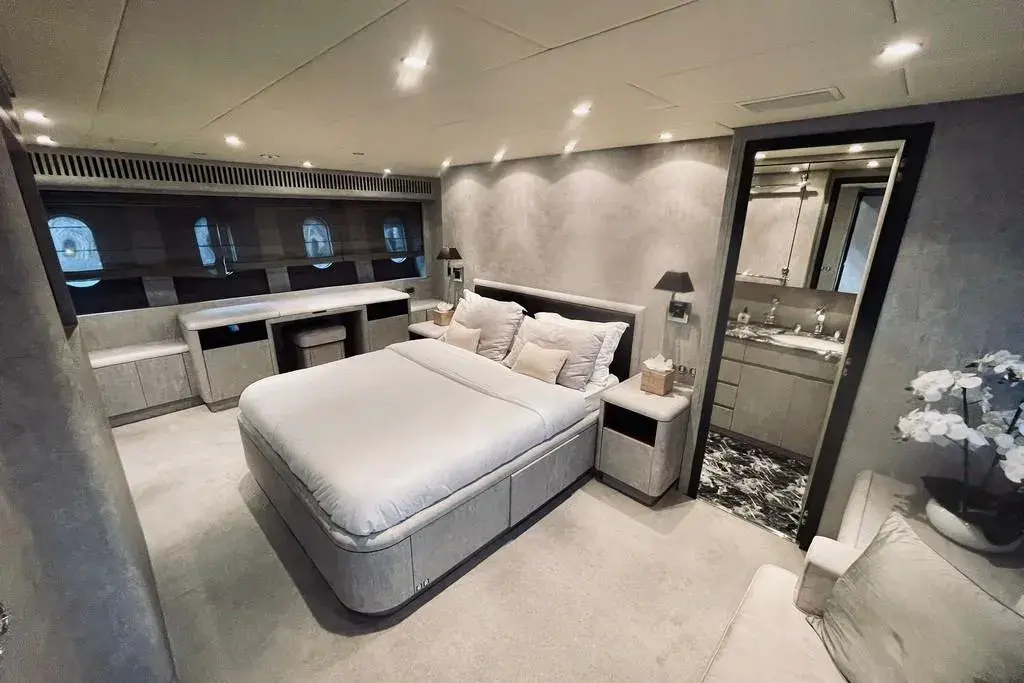 Leopard 31, главная каюта — Cannes Yachst hire, Канны. Leopard 31 — 31m