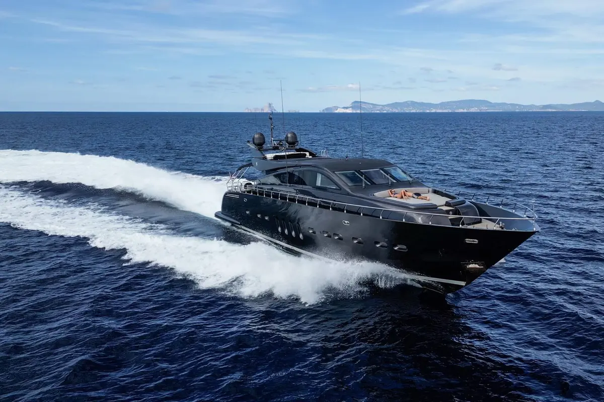 Leopard 31, флайбридж — Cannes Yachst hire, Канны. Leopard 31 — 31m