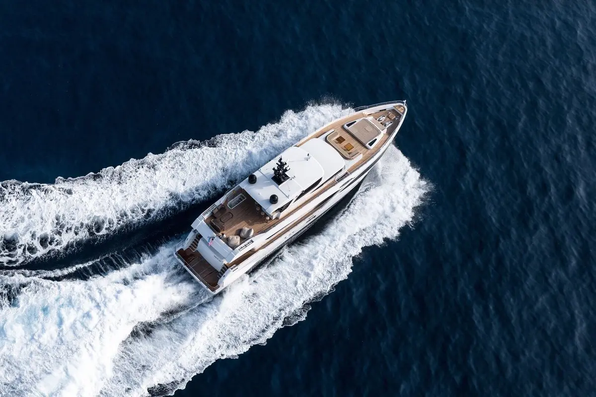 Majesty 100, главная палуба — Cannes Yachst hire, Канны. Majesty 100 — 32m