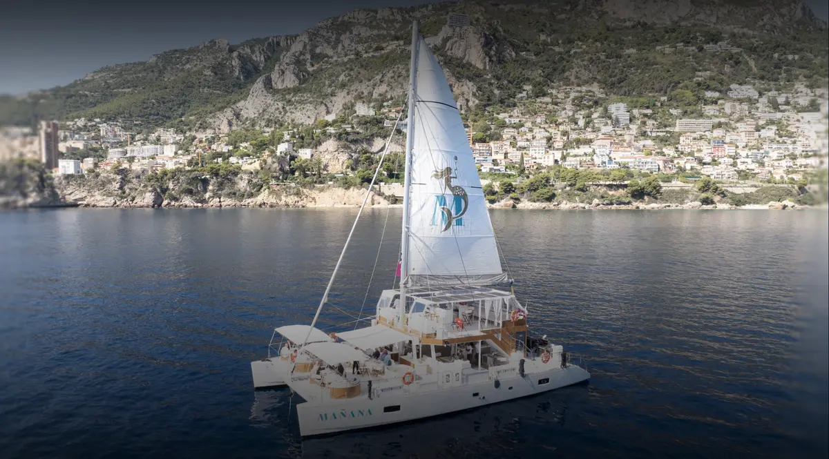 Manana Yacht, main deck — Cannes Yachst hire, Cannes. Manana Yacht — 20.8m