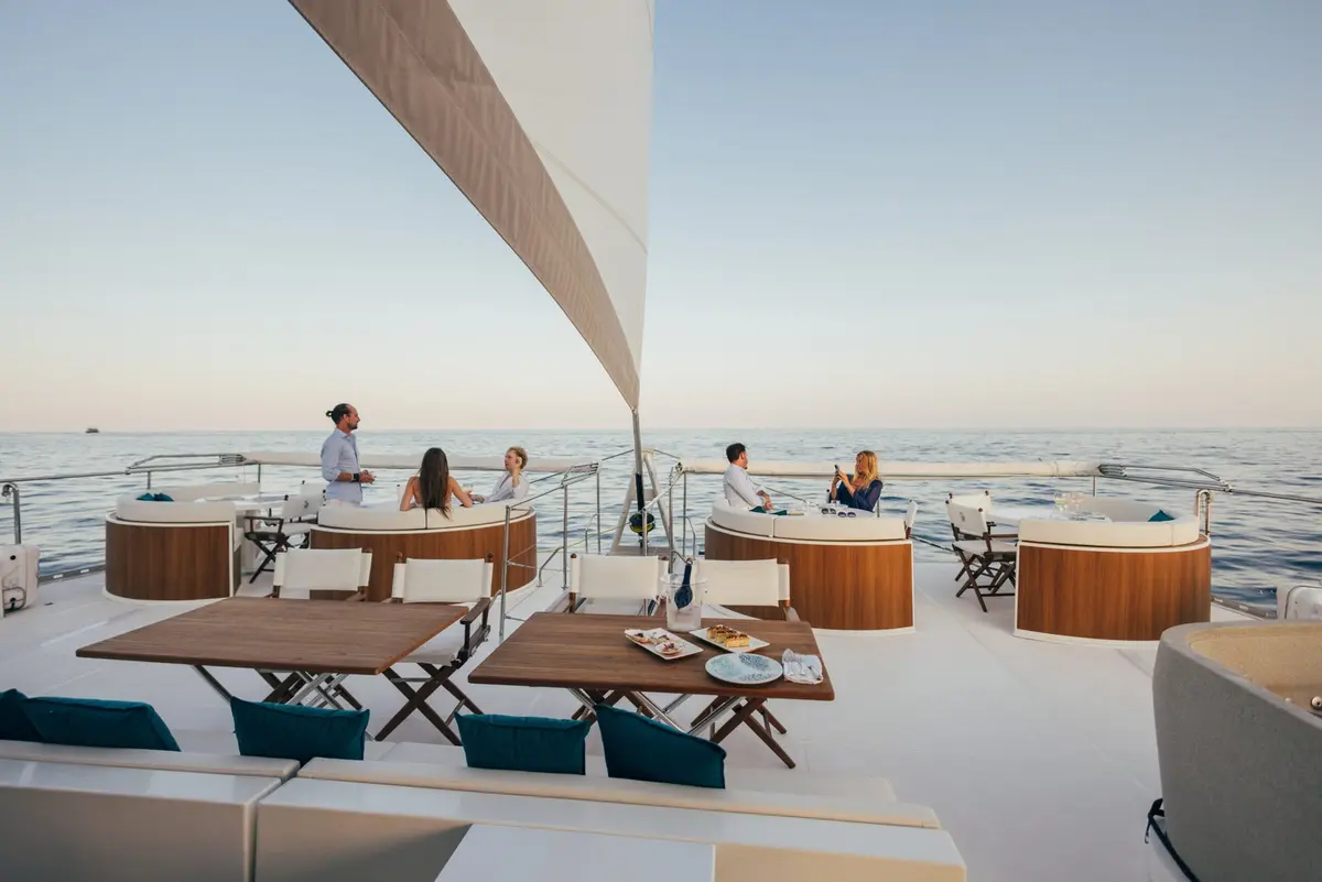 Manana Yacht, salon — Cannes Yachst hire, Cannes. Manana Yacht — 20.8m