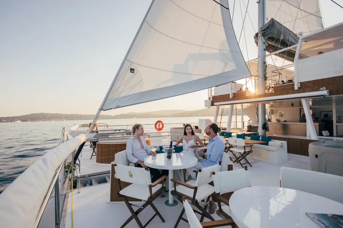 Manana Yacht, master cabin — Cannes Yachst hire, Cannes. Manana Yacht — 20.8m