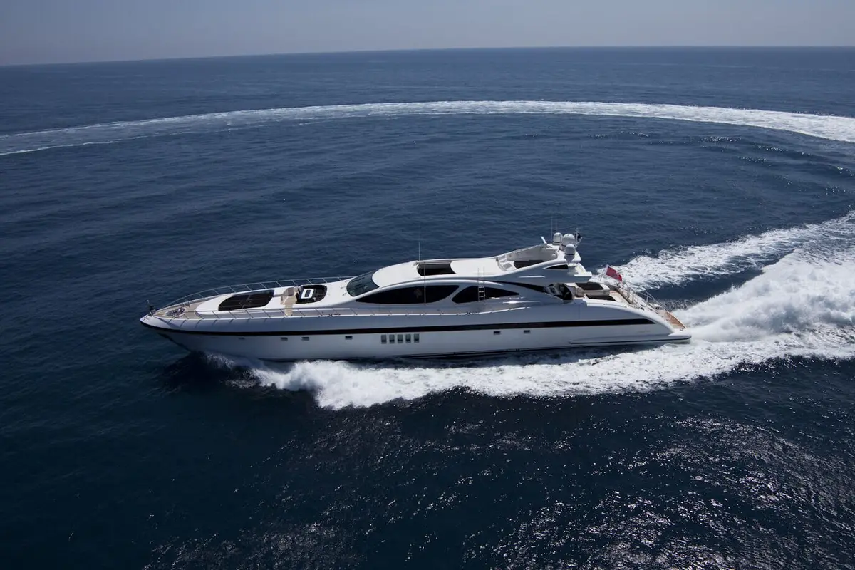 Mangusta 130, внешний вид — Cannes Yachst hire, Канны. Mangusta 130 — 40m