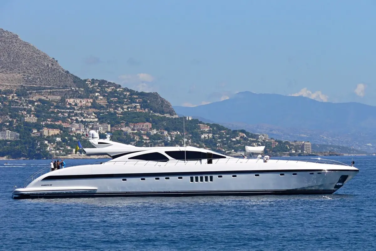 Mangusta 130, главная палуба — Cannes Yachst hire, Канны. Mangusta 130 — 40m