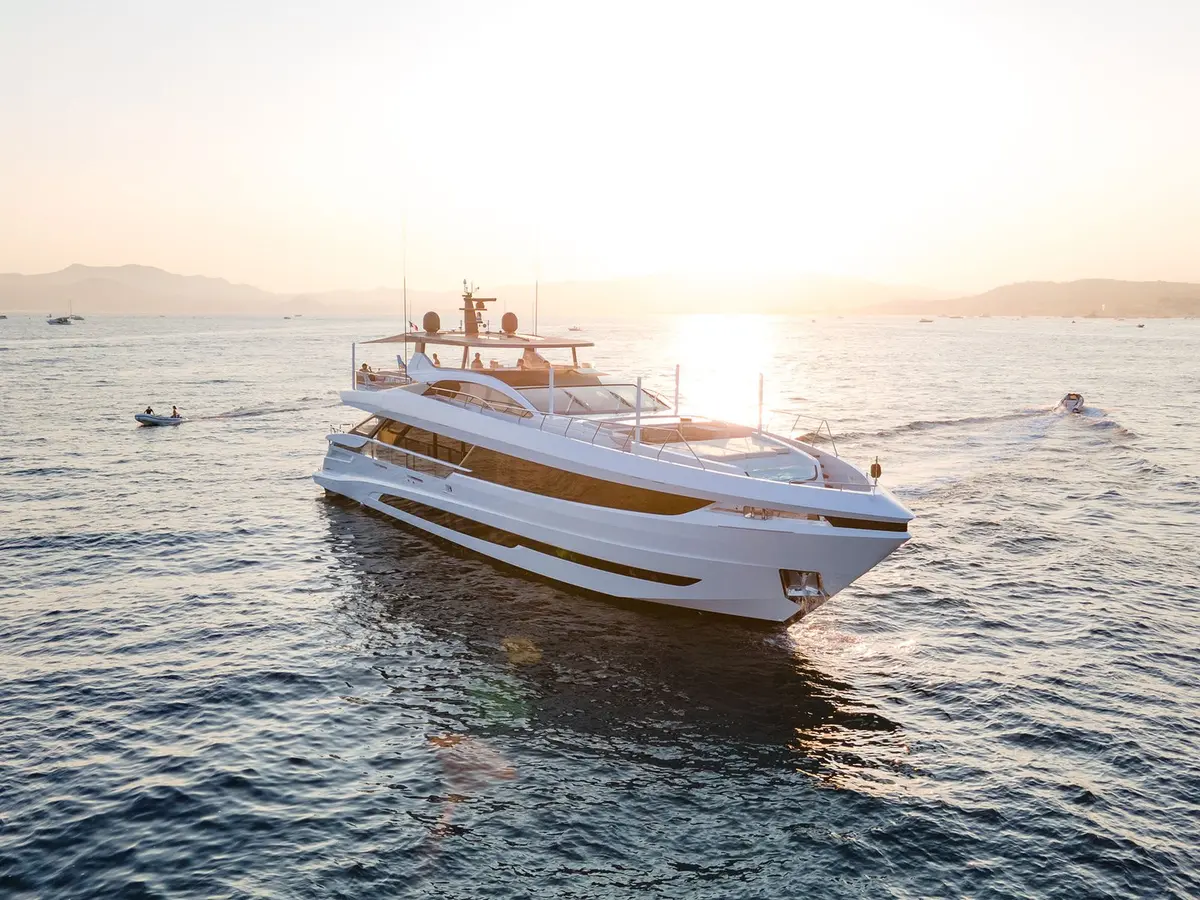 Mangusta 33, aft deck — Cannes Yachst hire, Cannes. Mangusta 33 — 33m