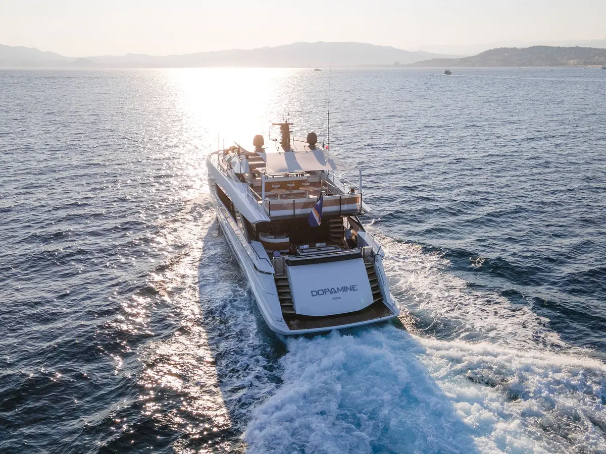 Mangusta 33, master cabin — Cannes Yachst hire, Cannes. Mangusta 33 — 33m
