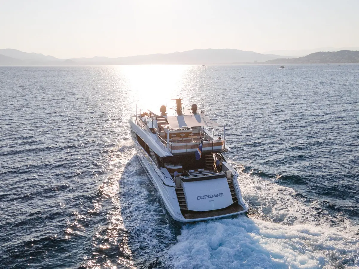 Mangusta 33, flybridge — Cannes Yachst hire, Cannes. Mangusta 33 — 33m