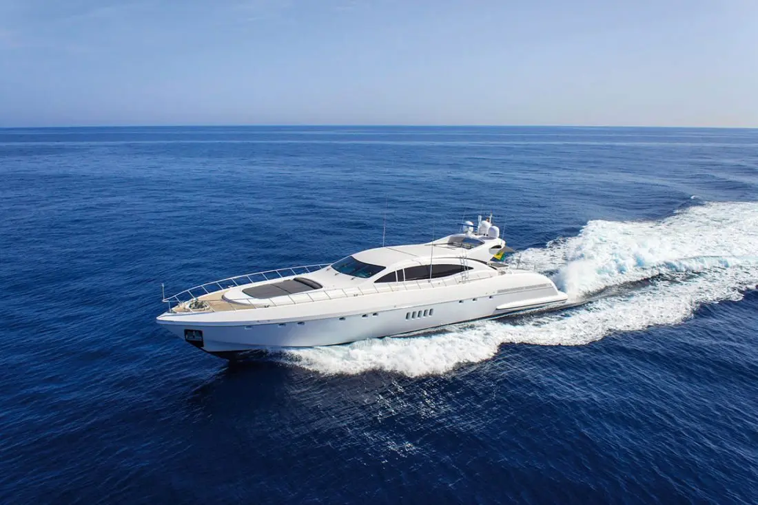 Mangusta 108, внешний вид — Cannes Yachst hire, Канны. Mangusta 108 — 33m