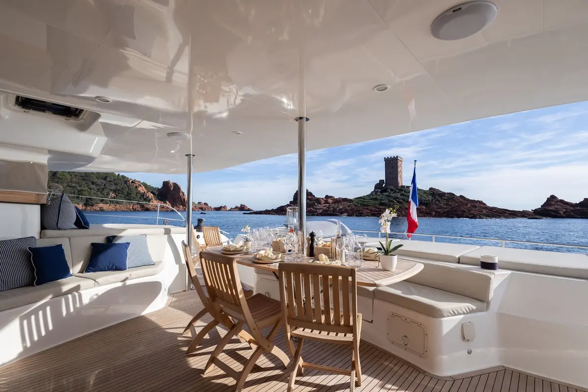 Moby-Dick, кормовая палуба — Cannes Yachst hire, Канны. Moby-Dick — 20m