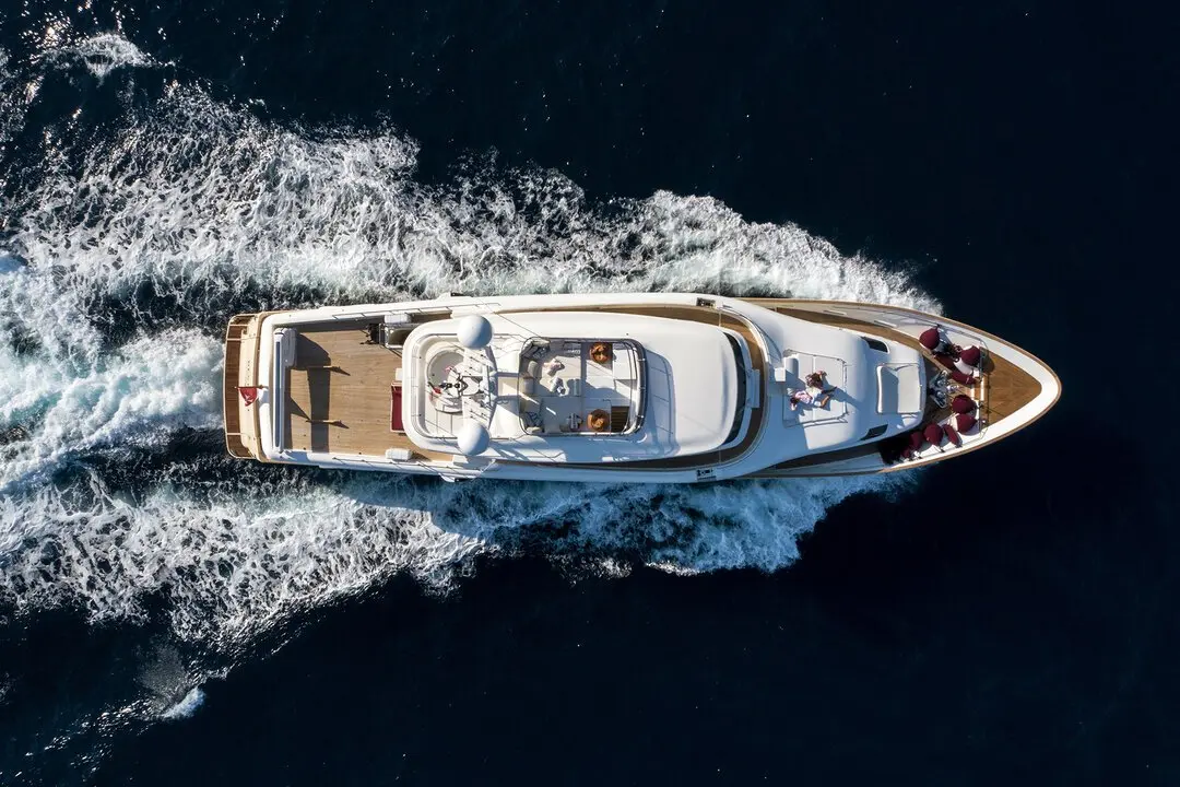 Navetta 33, salón — Cannes Yachst hire, Cannes. Navetta 33 — 33m