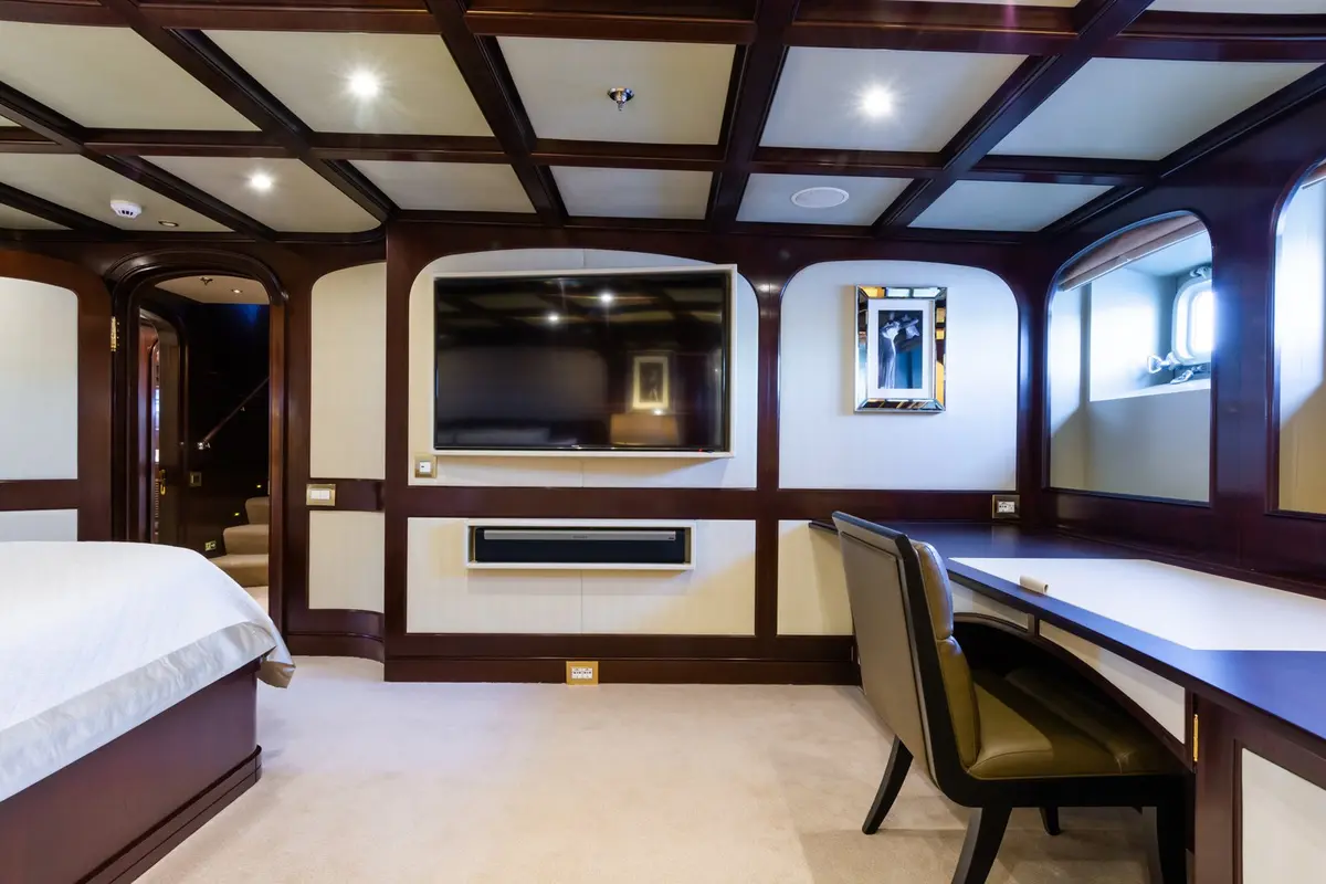The Wellesley, кормовая палуба — Cannes Yachst hire, Канны. The Wellesley — 56m