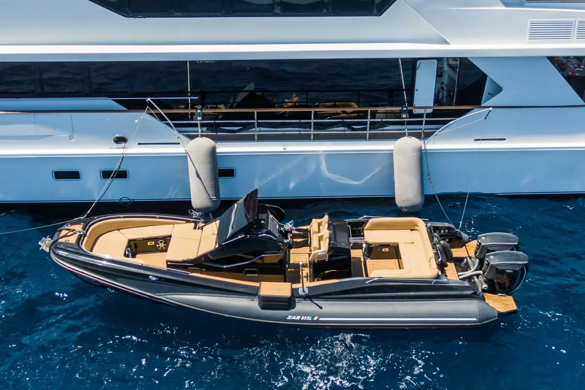The Wellesley, салон — Cannes Yachst hire, Канны. The Wellesley — 56m