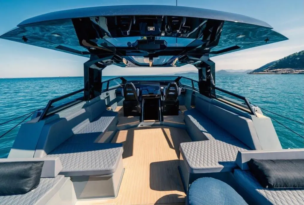 Okean 55, salon — Cannes Yachst hire, Cannes. Okean 55 — 16m