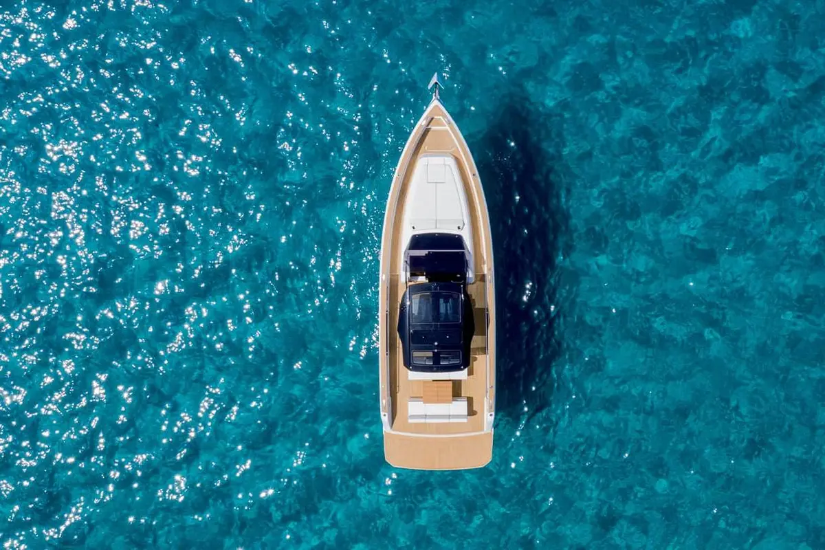 Pardo 43, кормовая палуба — Cannes Yachst hire, Канны. Pardo 43 — 13.4m